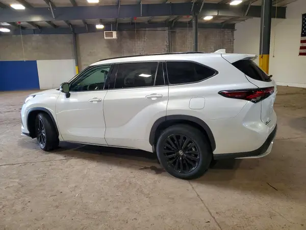 5TDKDRBHXRS537733 2024 TOYOTA HIGHLANDER - Image 2