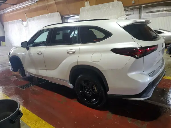 5TDKDRBHXRS563250 2024 TOYOTA HIGHLANDER - Image 2