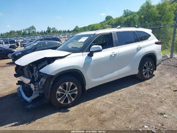 5TDKDRBHXRS565032 2024 TOYOTA HIGHLANDER - Image 2