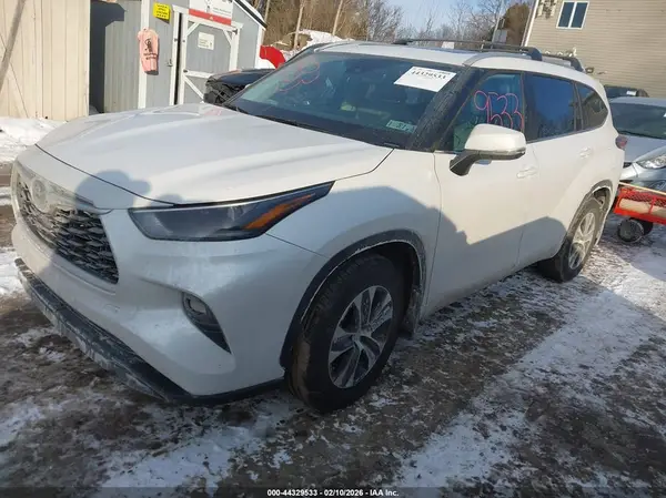 5TDKDRBHXRS565726 2024 TOYOTA HIGHLANDER - Image 2