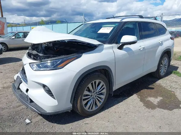 5TDKDRBHXRS572904 2024 TOYOTA HIGHLANDER - Image 2