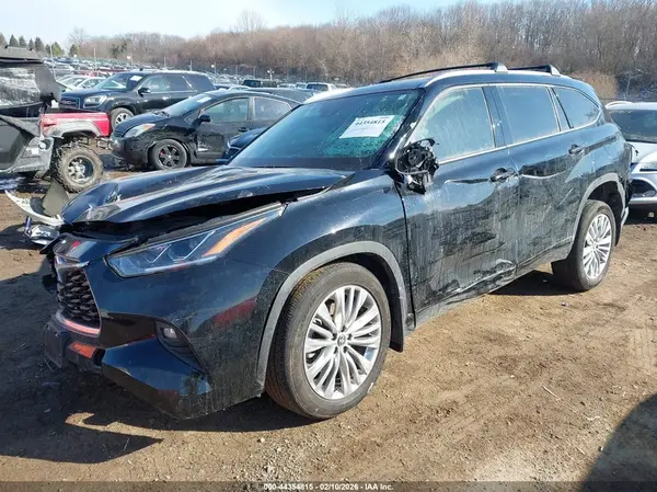 5TDKDRBHXRS573258 2024 TOYOTA HIGHLANDER - Image 2