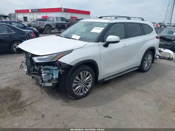 5TDKDRBHXSS01A236 2025 TOYOTA HIGHLANDER - Image 2