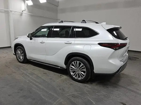 5TDKDRBHXSS575968 2025 TOYOTA HIGHLANDER - Image 2