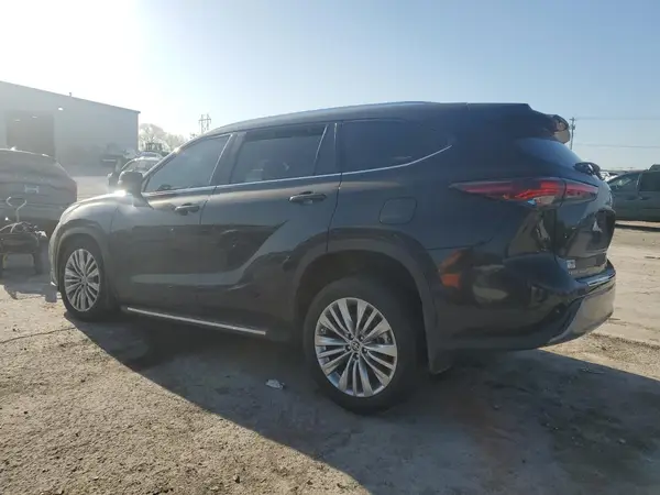 5TDKDRBHXSS577784 2025 TOYOTA HIGHLANDER - Image 2