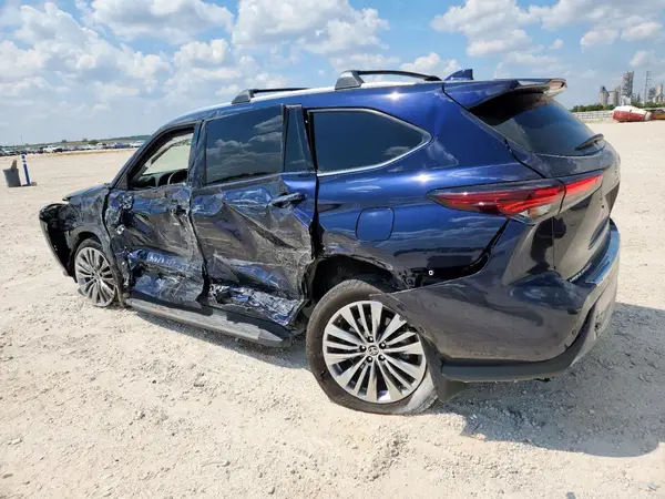 5TDKDRBHXSS582855 2025 TOYOTA HIGHLANDER - Image 2