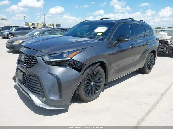 5TDKDRBHXSS584010 2025 TOYOTA HIGHLANDER - Image 2