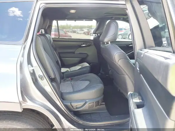 5TDKDRBHXSS584010 2025 TOYOTA HIGHLANDER - Image 8