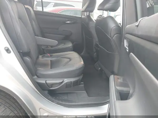 5TDKDRBHXSS584914 2025 TOYOTA HIGHLANDER - Image 8