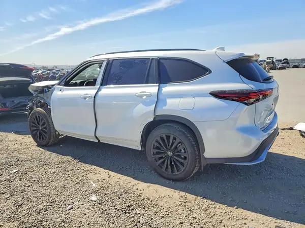 5TDKDRBHXSS590972 2025 TOYOTA HIGHLANDER - Image 2