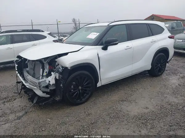 5TDKDRBHXSS594472 2025 TOYOTA HIGHLANDER - Image 2