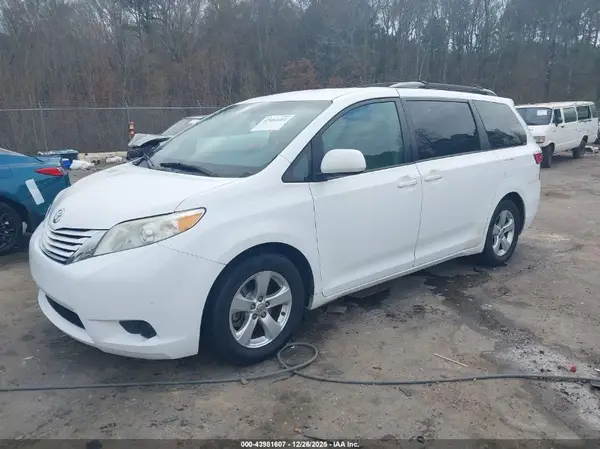 5TDKK3DC0GS694074 2016 TOYOTA SIENNA - Image 2
