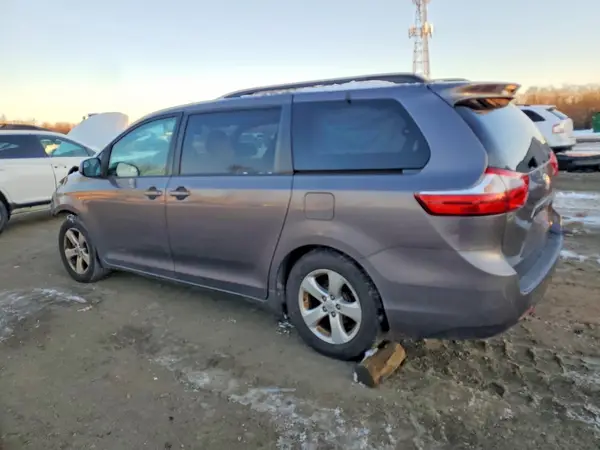 5TDKK3DC0GS694608 2016 TOYOTA SIENNA - Image 2