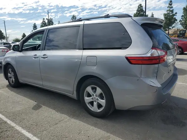 5TDKK3DC0GS695564 2016 TOYOTA SIENNA - Image 2