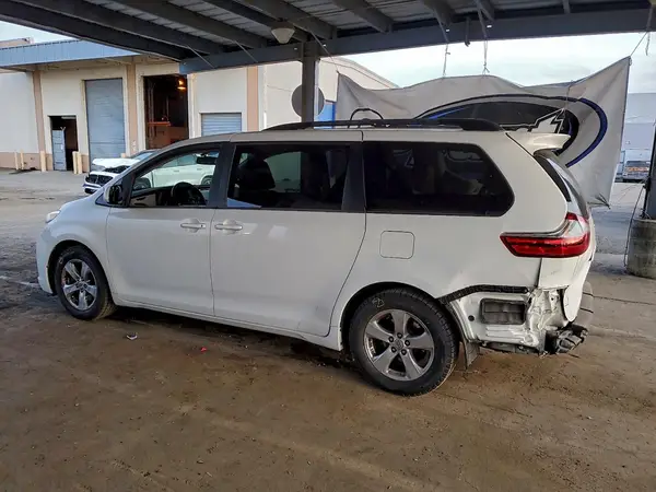 5TDKK3DC0GS698187 2016 TOYOTA SIENNA - Image 2