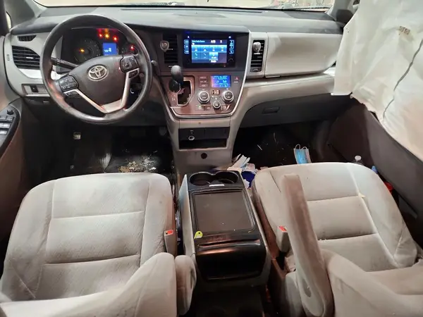 5TDKK3DC0GS704067 2016 TOYOTA SIENNA - Image 8