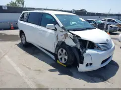 5TDKK3DC0GS704134 2016 TOYOTA SIENNA