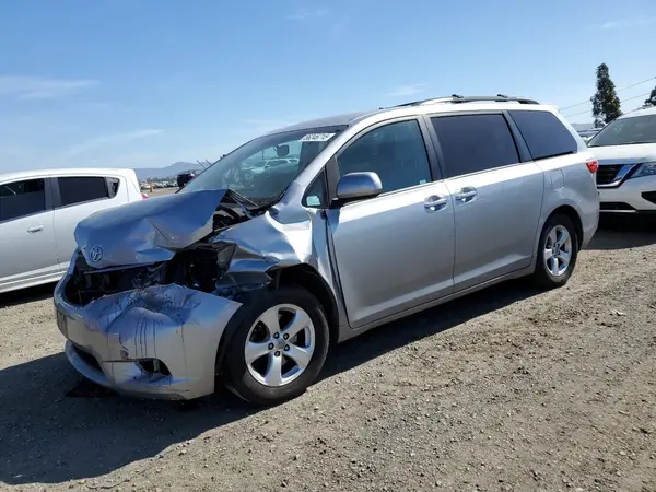5TDKK3DC0GS705672 2016 TOYOTA SIENNA - Image 1