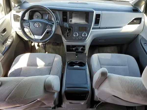 5TDKK3DC0GS705672 2016 TOYOTA SIENNA - Image 8