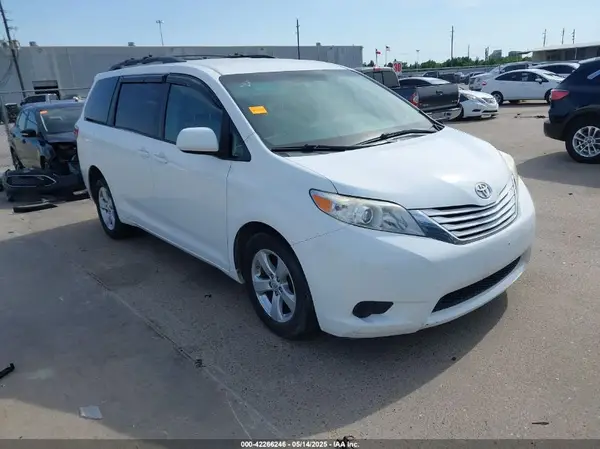 5TDKK3DC0GS707292 2016 TOYOTA SIENNA - Image 1