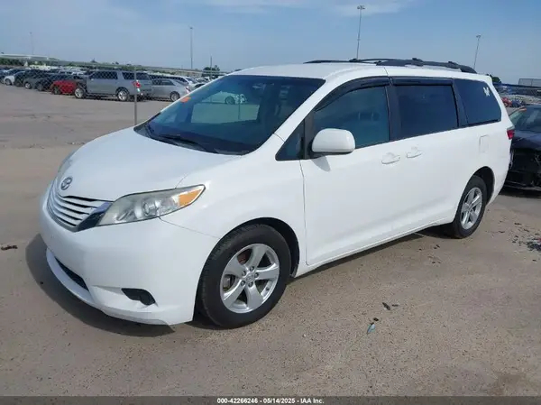 5TDKK3DC0GS707292 2016 TOYOTA SIENNA - Image 2