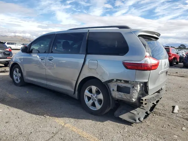 5TDKK3DC0GS712542 2016 TOYOTA SIENNA - Image 2