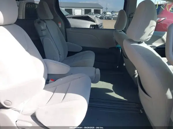 5TDKK3DC0GS713352 2016 TOYOTA SIENNA - Image 8