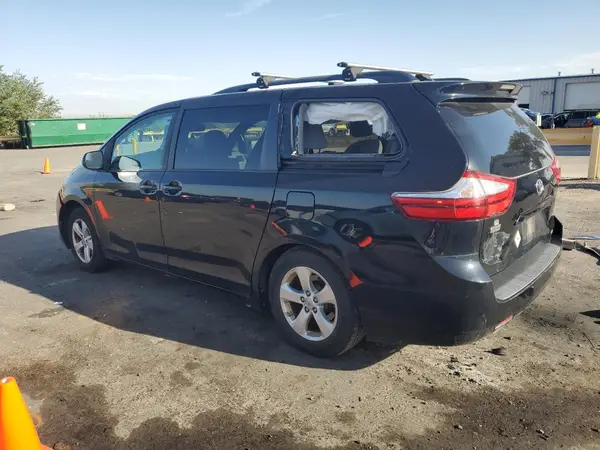 5TDKK3DC0GS715702 2016 TOYOTA SIENNA - Image 2