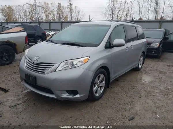 5TDKK3DC0GS716266 2016 TOYOTA SIENNA - Image 2
