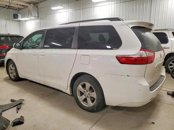 5TDKK3DC0GS718485 2016 TOYOTA SIENNA - Image 2