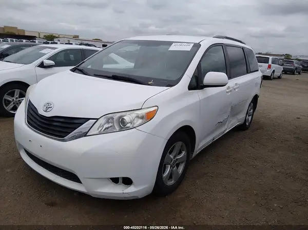 5TDKK3DC0GS719152 2016 TOYOTA SIENNA - Image 2