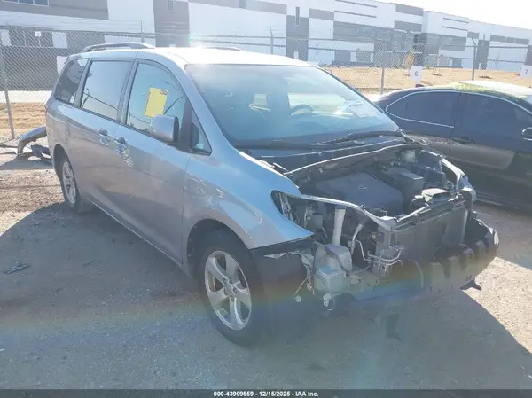 5TDKK3DC0GS723363 2016 TOYOTA SIENNA - Image 1