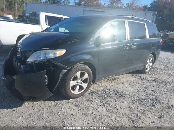 5TDKK3DC0GS723590 2016 TOYOTA SIENNA - Image 2