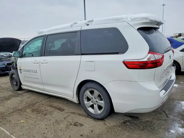 5TDKK3DC0GS728840 2016 TOYOTA SIENNA - Image 2