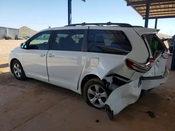 5TDKK3DC0GS733326 2016 TOYOTA SIENNA - Image 2