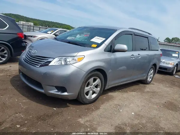 5TDKK3DC0GS736596 2016 TOYOTA SIENNA - Image 2