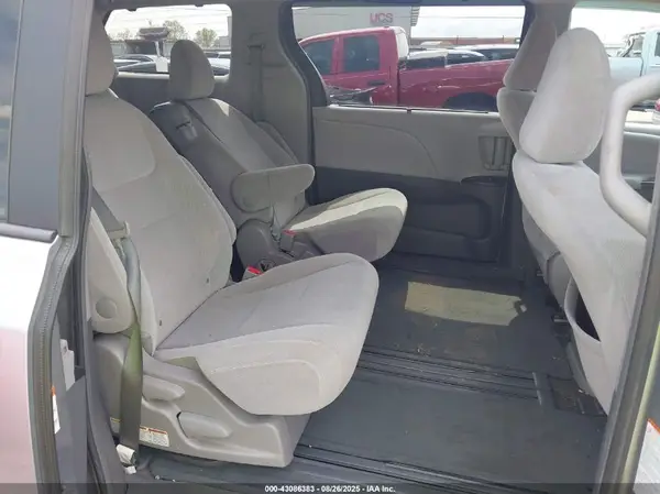 5TDKK3DC0GS736596 2016 TOYOTA SIENNA - Image 8
