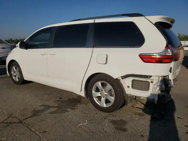 5TDKK3DC0GS737246 2016 TOYOTA SIENNA - Image 2