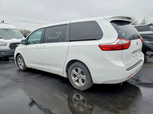 5TDKK3DC0GS738865 2016 TOYOTA SIENNA - Image 2