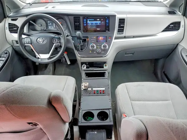 5TDKK3DC0GS738865 2016 TOYOTA SIENNA - Image 8