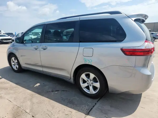 5TDKK3DC0GS749655 2016 TOYOTA SIENNA - Image 2