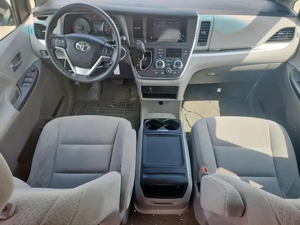 5TDKK3DC0GS749655 2016 TOYOTA SIENNA - Image 8