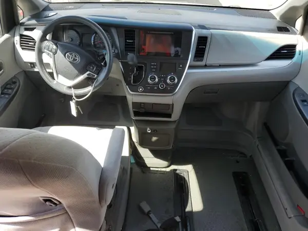 5TDKK3DC0GS753270 2016 TOYOTA SIENNA - Image 8
