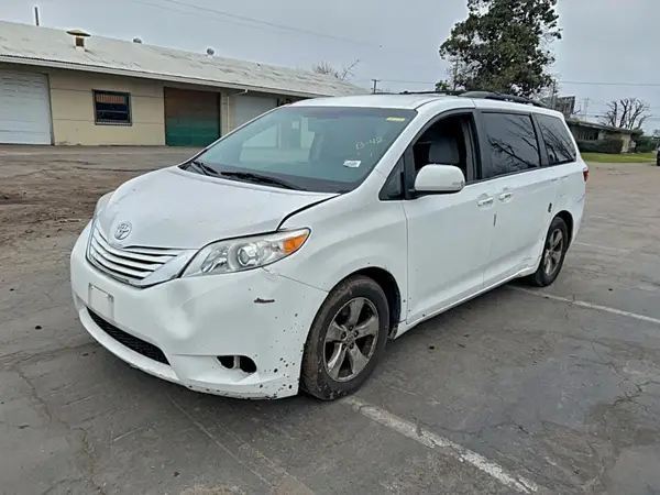 5TDKK3DC0GS753298 2016 TOYOTA SIENNA - Image 2