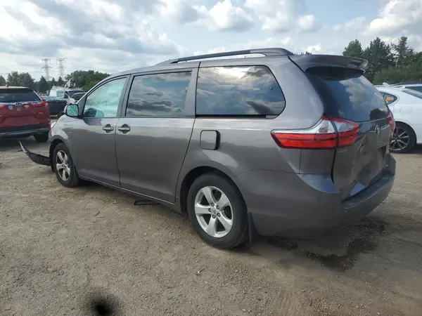 5TDKK3DC0GS753687 2016 TOYOTA SIENNA - Image 2