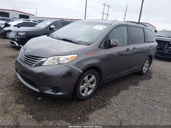 5TDKK3DC0GS754502 2016 TOYOTA SIENNA - Image 2