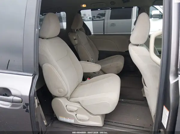 5TDKK3DC0GS754502 2016 TOYOTA SIENNA - Image 8
