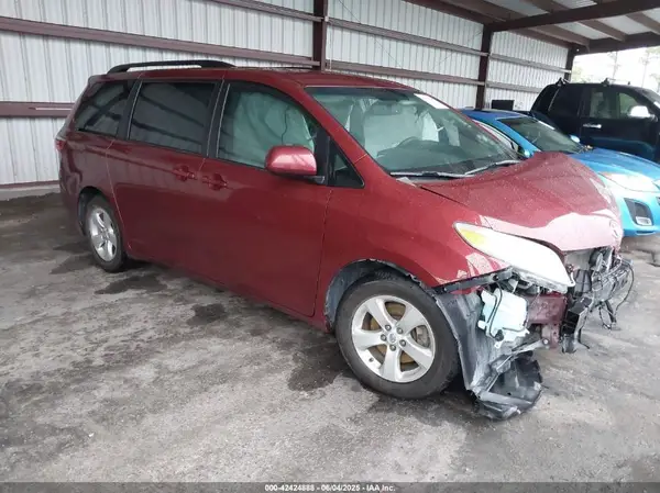 5TDKK3DC0GS760526 2016 TOYOTA SIENNA - Image 1
