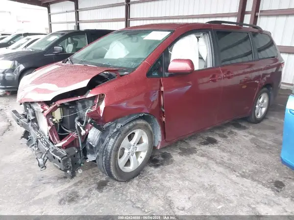 5TDKK3DC0GS760526 2016 TOYOTA SIENNA - Image 2