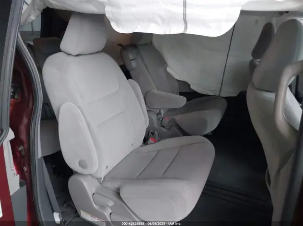 5TDKK3DC0GS760526 2016 TOYOTA SIENNA - Image 8